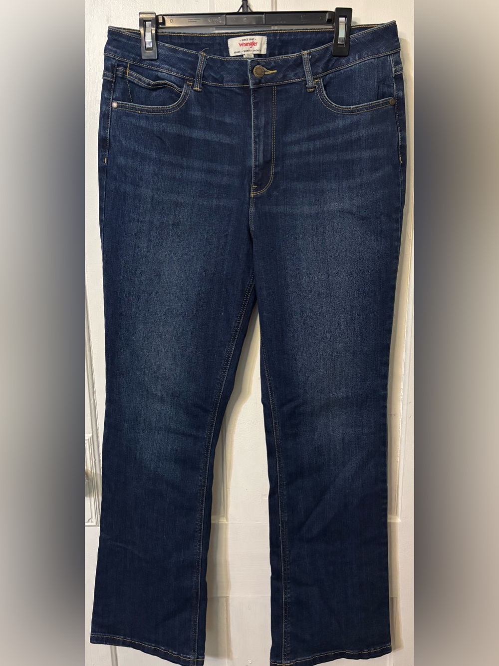Wrangler Women's Straight Leg Jeans in Dark Indigo